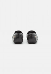 Tommy Hilfiger ESSENTIAL CHIC MOCASSIN Moccasins black ESSENTIAL CHIC MOCASSIN Мокасины черный