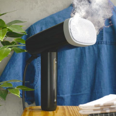 LIVOO LIVOO Dampfburste Kompakt-Dampfglatter 800 W Schwarz und Weiss  Компактная паровая щетка LIVOO, 800 Вт, черно-белая