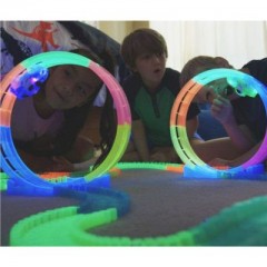 FANTASTIC TRACKS Looping Autorennbahn Starter Set 134 Teile Autorennbahnsets Стартовый набор для гоночной трассы с петлей Набор из 134 деталей для гоночной трассы