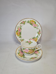 Im Stil von Retsch Wunsiedel Bavaria Фарфоровое чайное трио "Розы" в желто-розовых тонах, Германия, 1960-70гг.