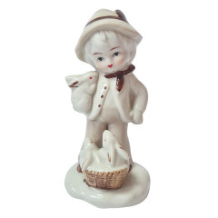 Echt Porzellan Taiwan Фарфоровая статуэтка "Мальчик в костюме с кроликами", ручная роспись, 13см x 7см, Германия, 1960-70гг.