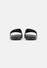 Tommy Hilfiger METALLIC POOL SLIDE Mules black МЕТАЛЛИЧЕСКАЯ ГОРКА ДЛЯ БАССЕЙНА Мюли черный